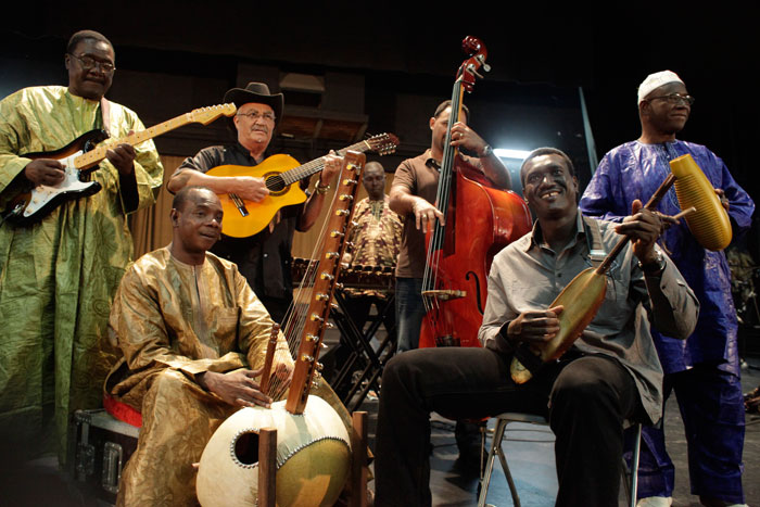 Bassekou Kouyaté: “Como musulmán, maliense y griot me avergüenza la persecución de los integristas hacia la música”