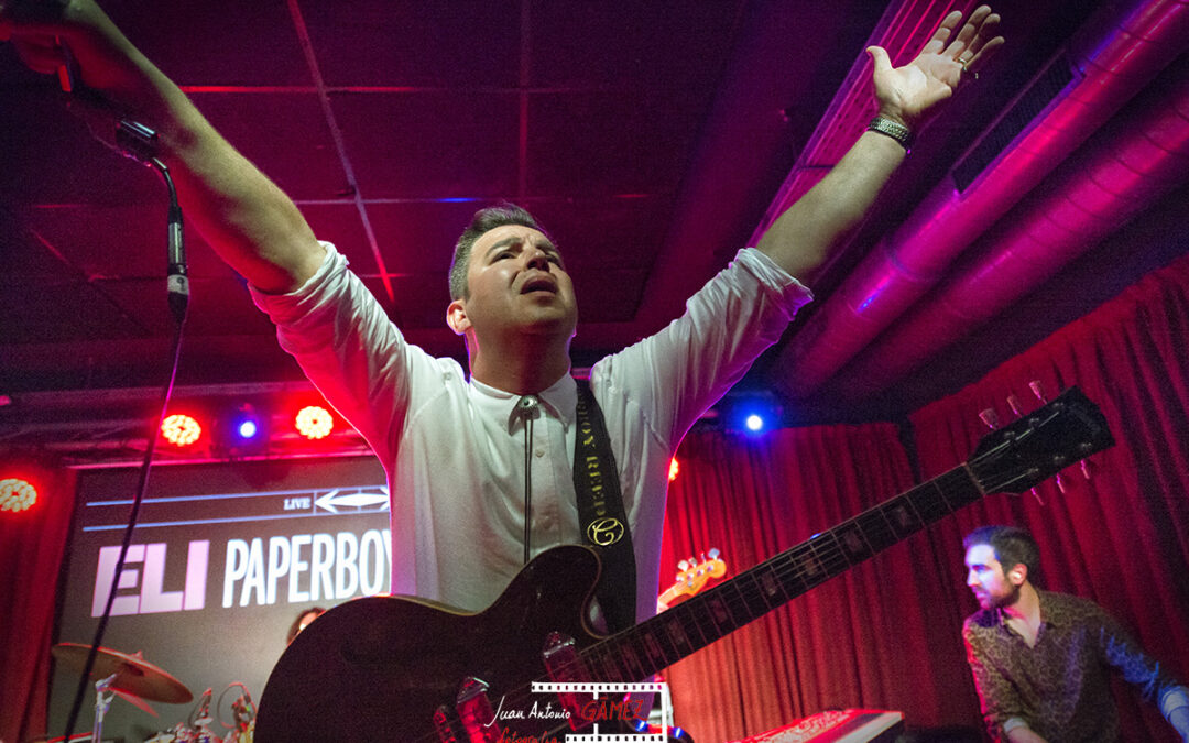 Eli “Paperboy” Reed pone en ebullición la Sala X de Sevilla con su incendiario rhythm & blues